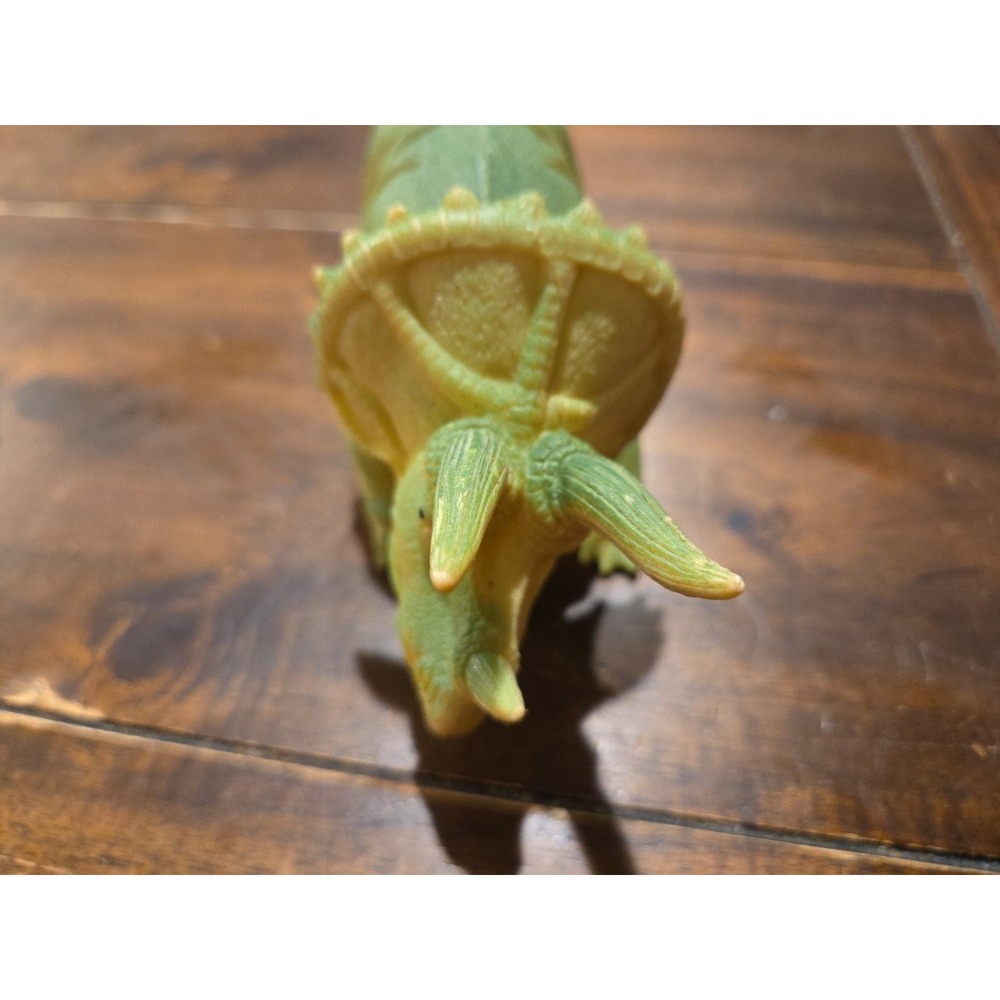 TRICERATOPS Dinosaur SAFARI LTD Realistic Prehistoric Jurassic - Picture 3 of 3